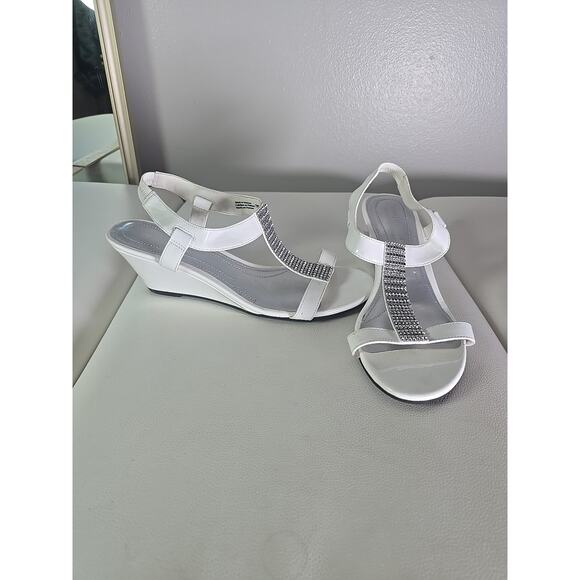 NEW Comfort Plus Predictions Womens White Rhinestone 3" Wedge Sandal size 10W 10 - Picture 1 of 9